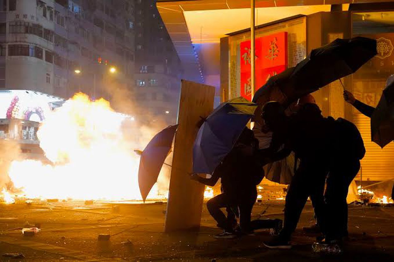 Some protesters are still looking for escape routes out of the university, image via Vincent Yu