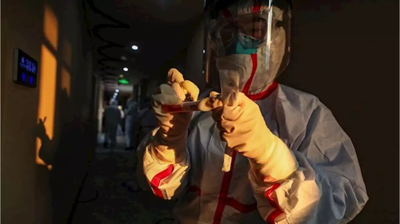 China's Coronavirus death toll rises to 490 as countries rush to evacuate trapped citizens. Image via Headtopics.