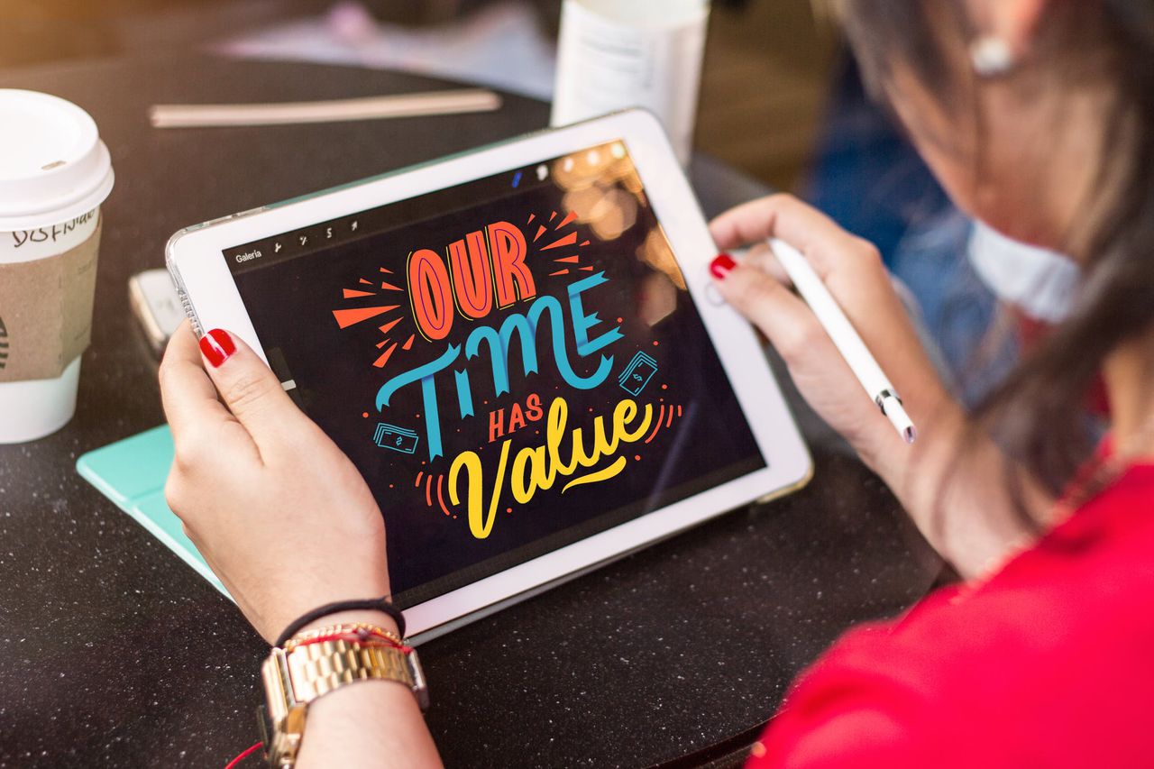 Discounted iPad 7 out in the market today. Image via Pexels.