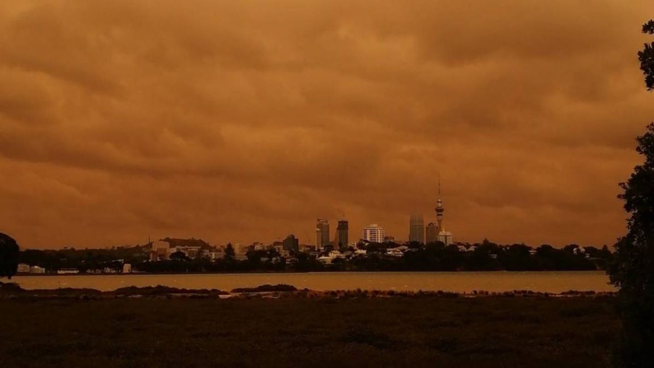 The smoke cloud is now larger than the entire US ,image via Stuff