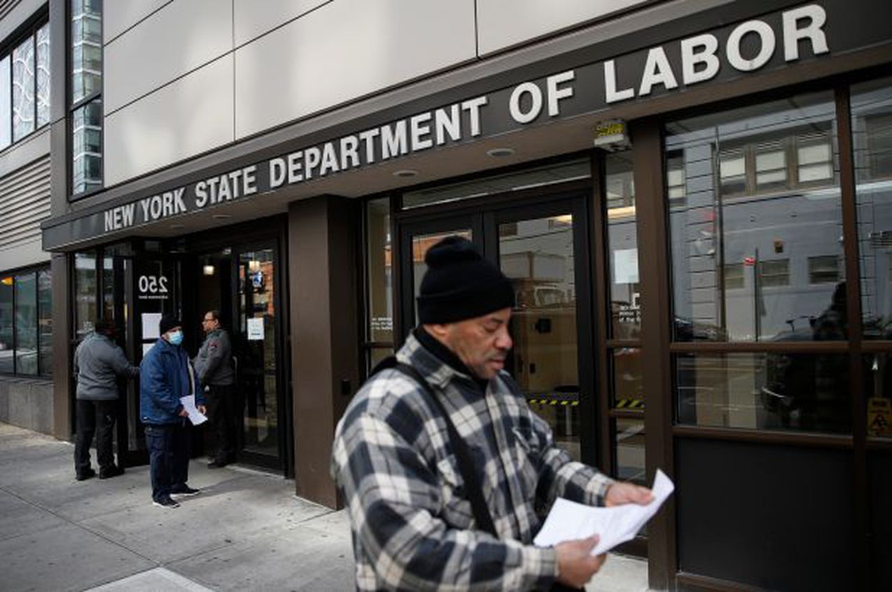 US weekly jobless claims stayed above 3 million