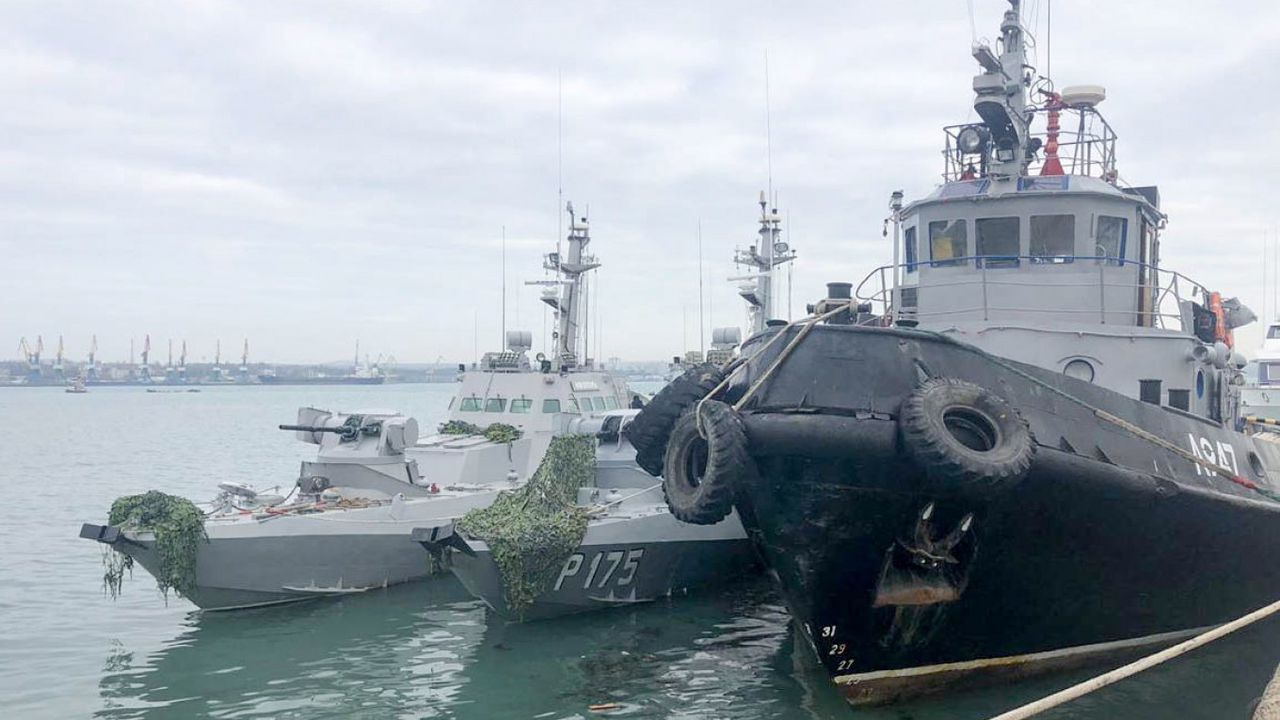 Russia to hand over captured ships to Ukraine. Image via TASS.