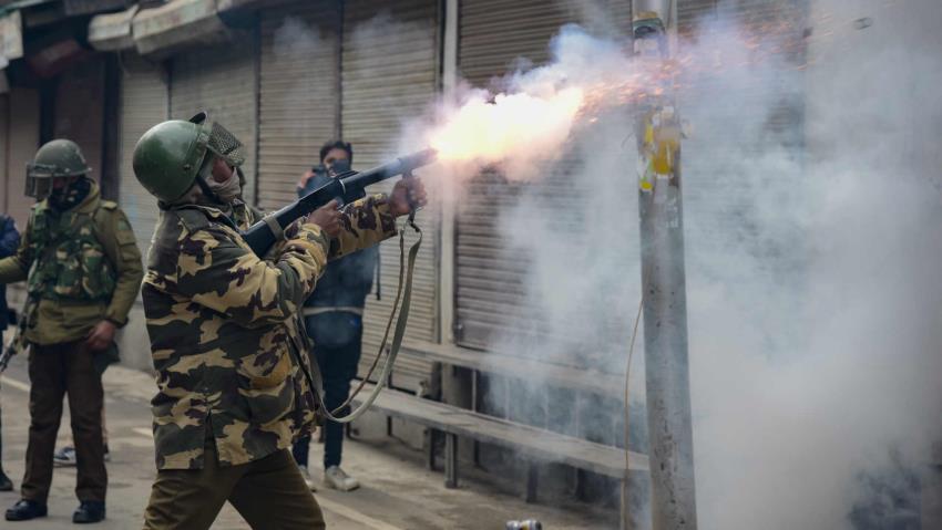 Indian riot place are roaming the streets to prevent protests, image via Getty Images
