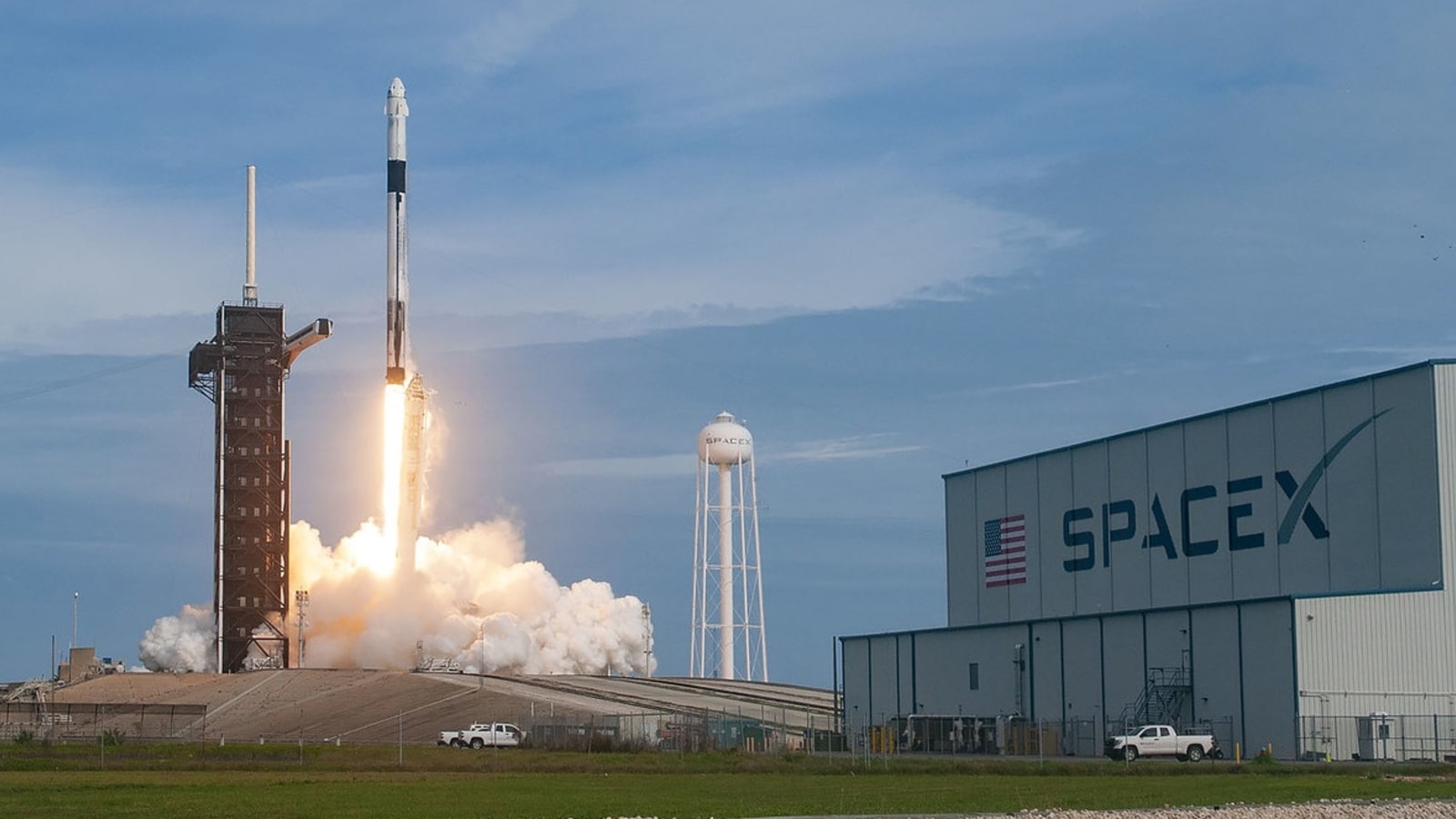 Elon Musk's SpaceX is reportedly chasing a 36 billion USD evaluation. Image via CNBC.
