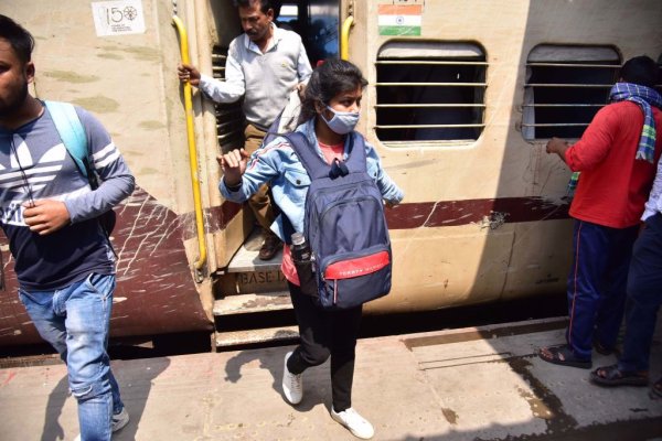 Indian Minister praised “himself” for coronavirus response