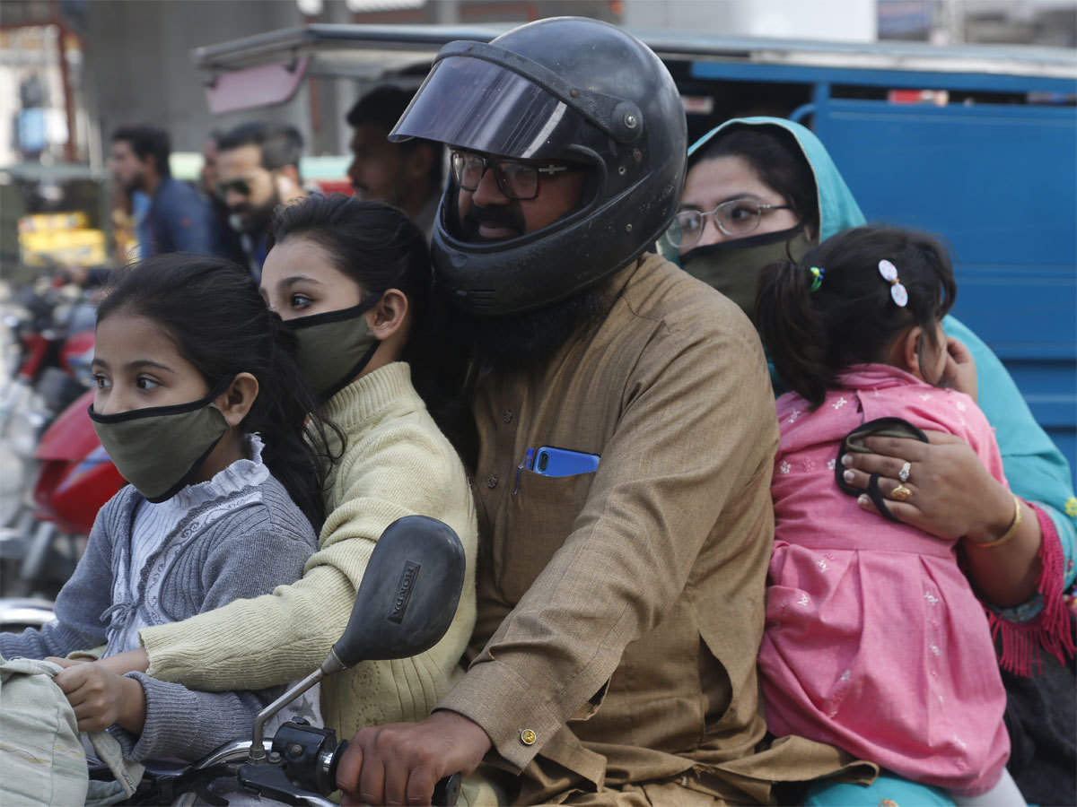 Pakistan reports record coronavirus cases and deaths