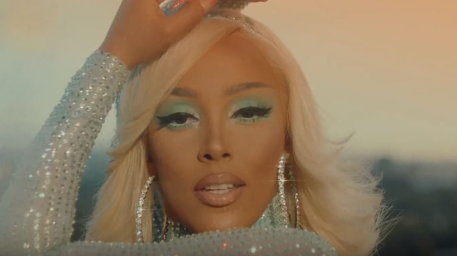 TikTok dance goes mainstream in Doja Cat's new music video Say So. Image via Dexerto.