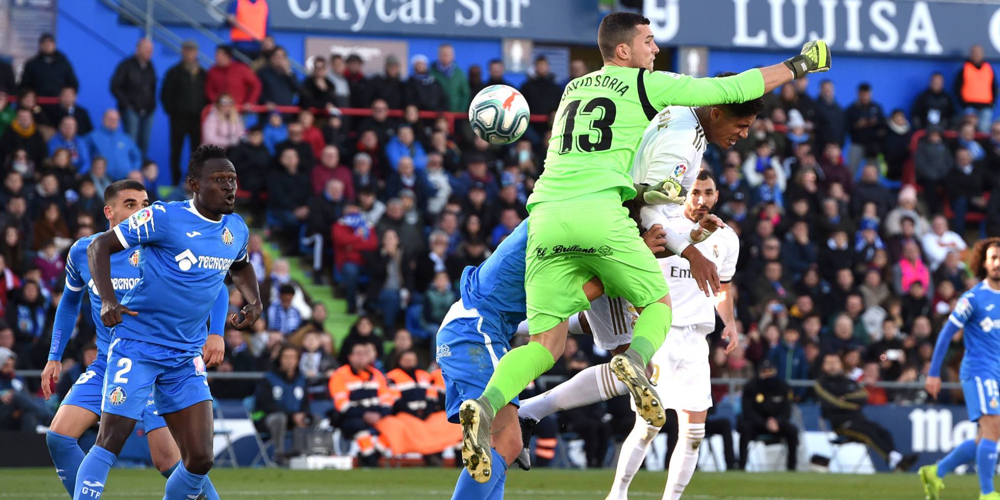 Real Madrid defeat Getafe 3-0 to briefly move to the top of La Liga. Image via Getty Images.