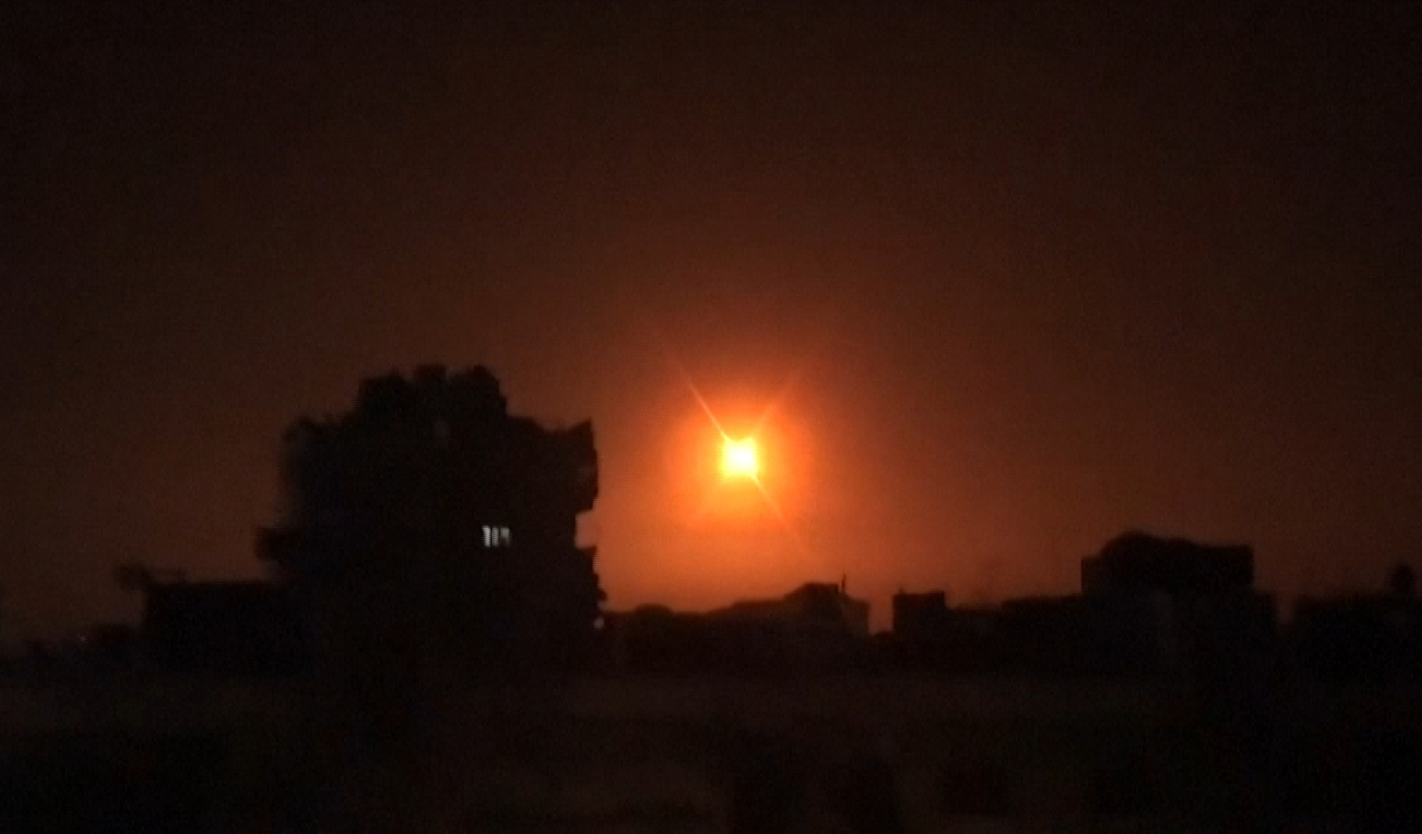 Passenger plane en route to Damascus undertakes forced landing due to Israeli attacks on Syria. Image via Washington Post.