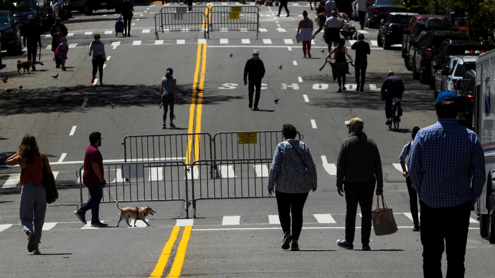 US stocks fall on US-China tensions and Buffett airline sell-off