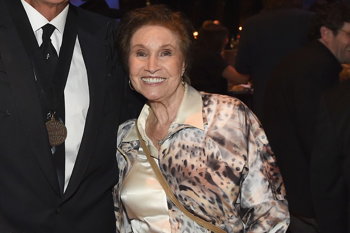 American country music legend Jan Howard dead at 91. Image via The Boot.